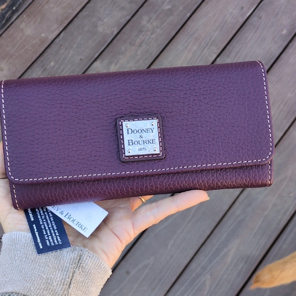 Dooney & Bourke Pebble Grain Accordion Clutch/Wallet - Picture 3 of 9